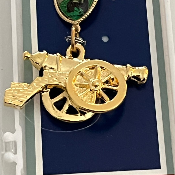 NWOT souvenir keychain in a plastic case.  Pennsylvania and a gold tone cannon. - Picture 4 of 9